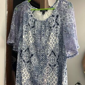 Women's Blue and White Patterned Top